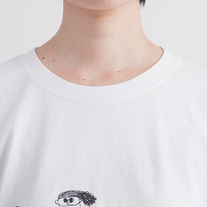 HEAVENLY (ヘブンリー) | PRINT T-SHIRT "GIRL & CAT" (beige) | Tシャツ 猫 キャット DSC0142_6d68bb9e-c7b6-4531-