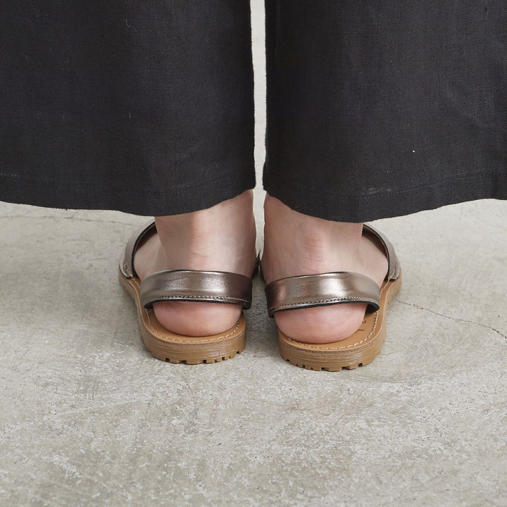 AVARCA MENORQUINA アバルカメノルクイナ］ Backstrap Flat