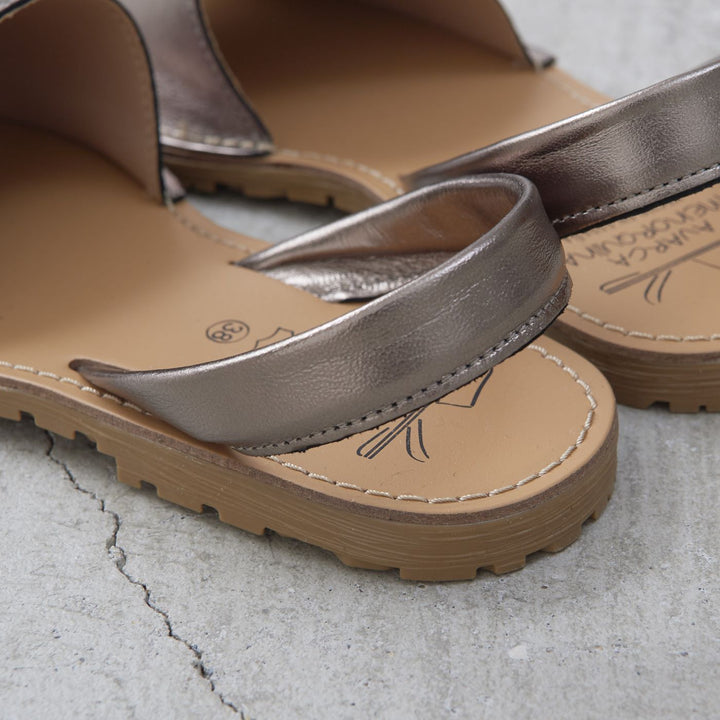 AVARCA MENORQUINA アバルカメノルクイナ］ Backstrap Flat