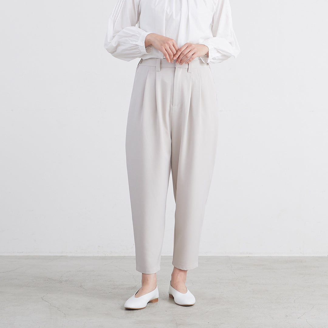 un cinq アンサンク］ #25-05 Melange Dry Twill Tuck Tapered Pants