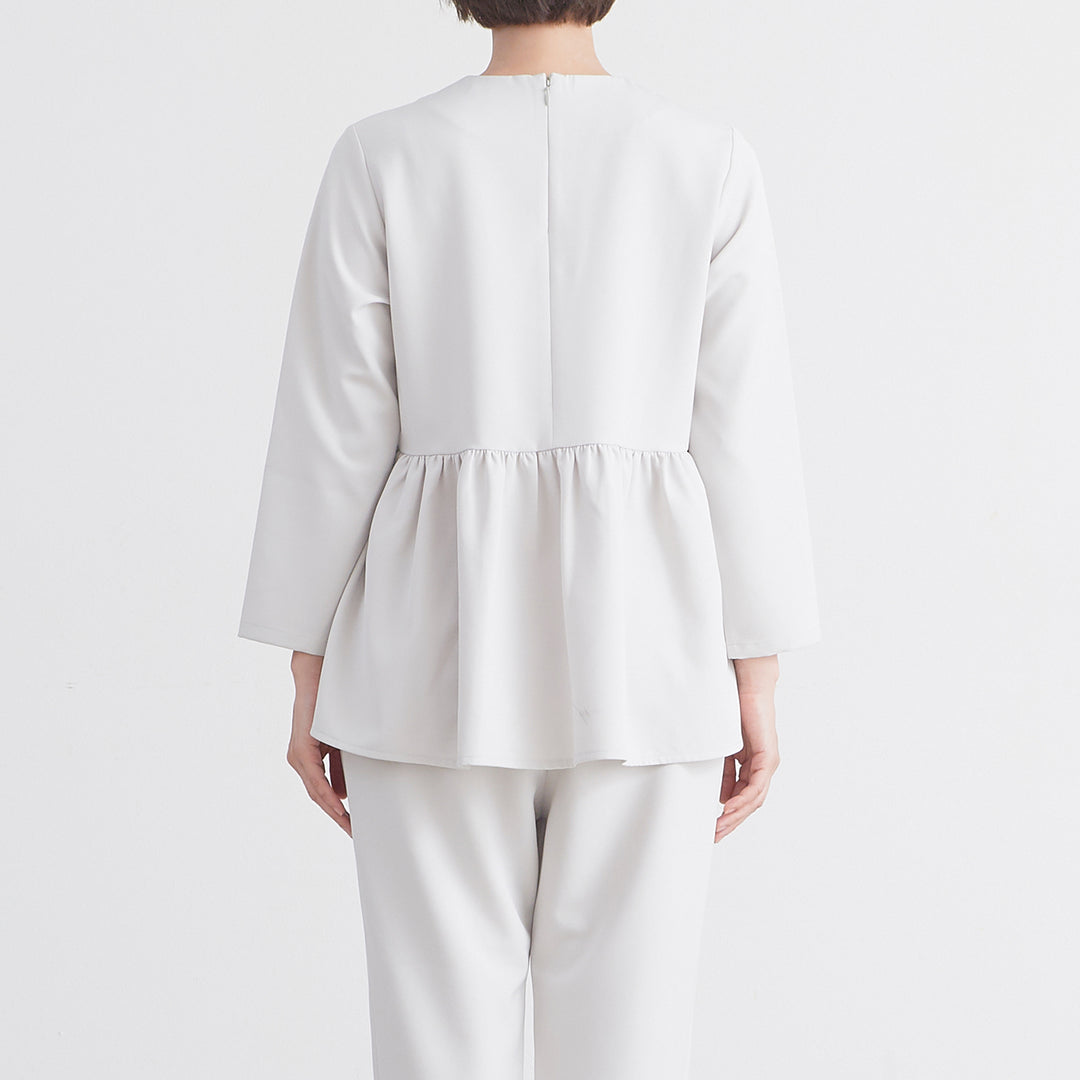 un cinq アンサンク］ #25-14 Stretch Double Cloth Peplum Blouse