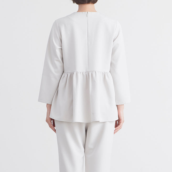 un cinq アンサンク］ #25-14 Stretch Double Cloth Peplum Blouse