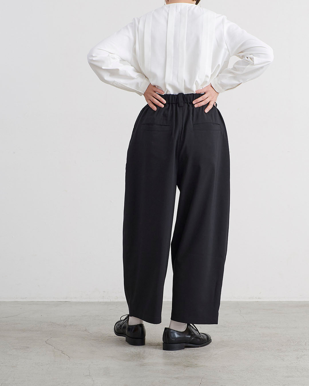 un cinq / アンサンク #26-32 Light Tropical Stretch Tuck Easy Pants